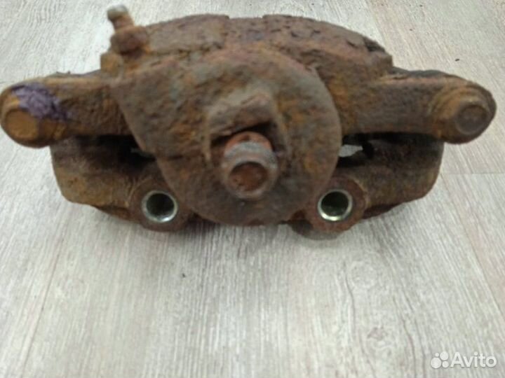 Суппорт передний левый Zaz Chance 1 2010