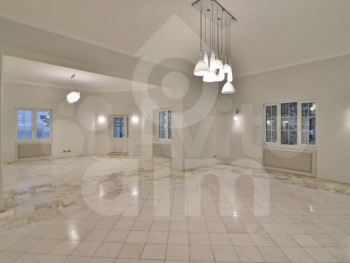 Дом 450 м² на участке 12,1 сот.