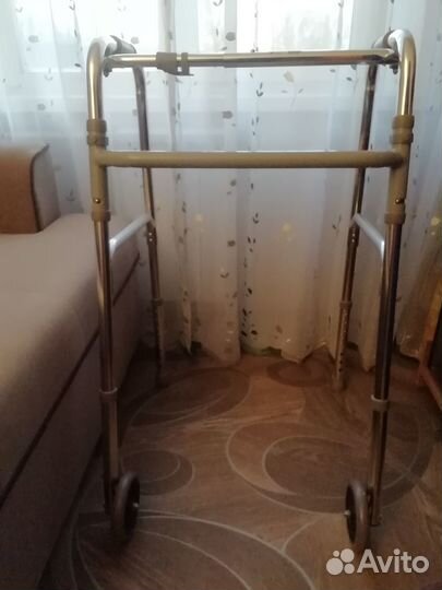 Продам шагающие ходунки для взрослых