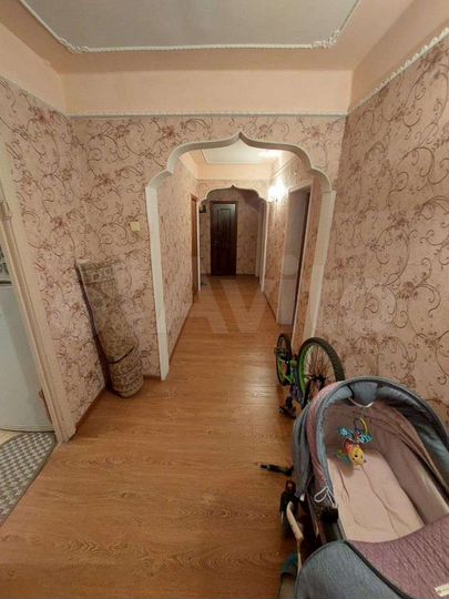 4-к. квартира, 84 м², 1/10 эт.