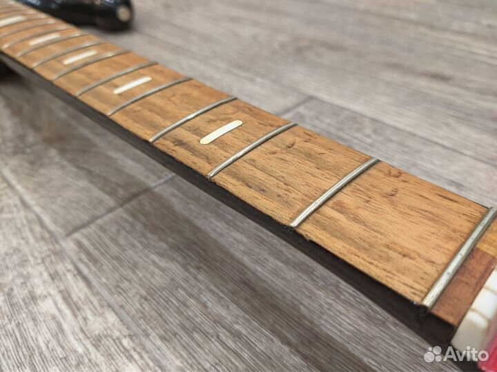 Электрогитара 