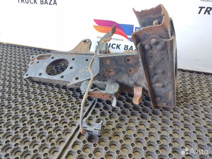 A9413101490 Кронштейн бампера переднего левый