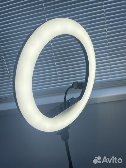 Кольцевая лампа со штативом