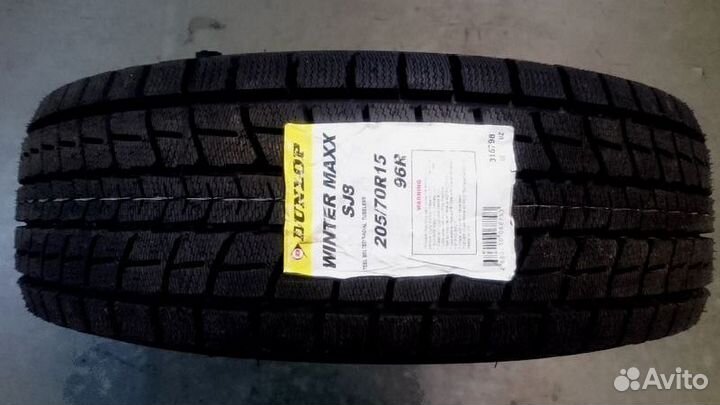 Dunlop Winter Maxx SJ8 235/60 R16 100R