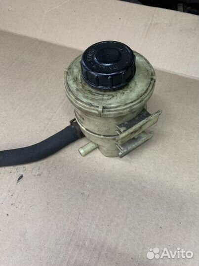 Бачок гура Nissan Almera G15