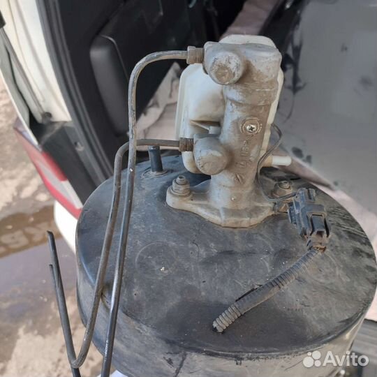 Вакуумный насос тормозов. Kia spectra