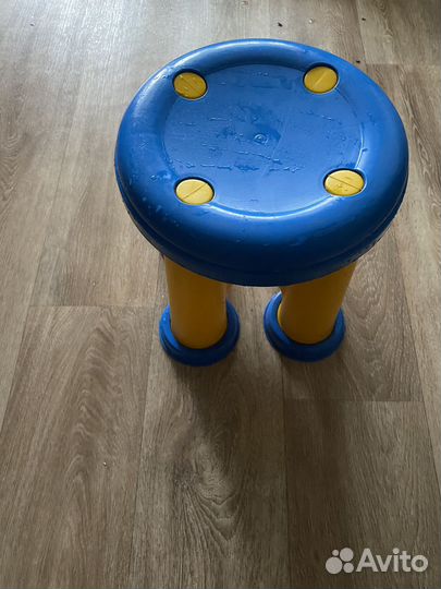 Детский стол и стул с доской для рисования