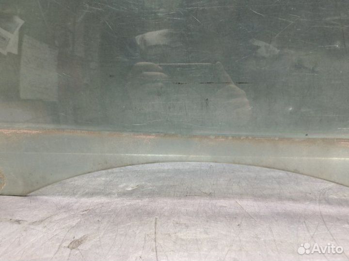 Стекло двери передней правой Volkswagen Passat