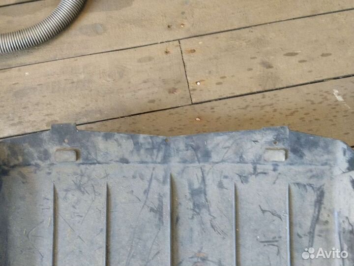 Средняя часть крыла мерседес A6555201419