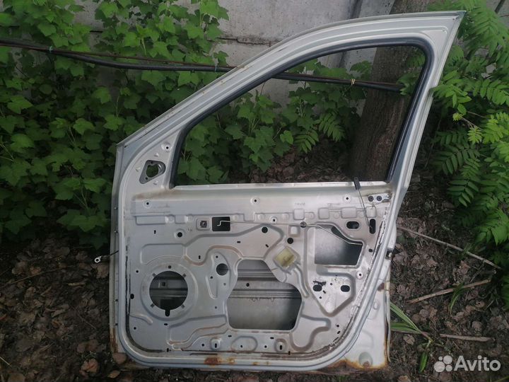 Дверь Renault Logan 1