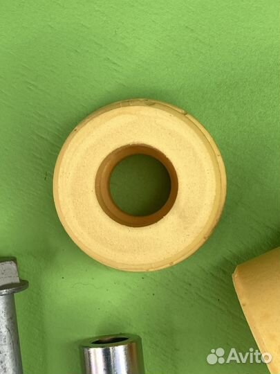 Р/к подвески кабины 1+2втулки+болт+гайка \MAN SEM9