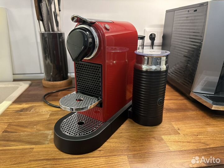 Кофемашина Nespresso CitizMilk C123 Cherry Red