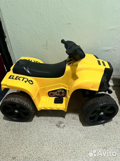 Детский электромобиль