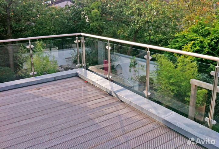 Стеклянные ограждения перил