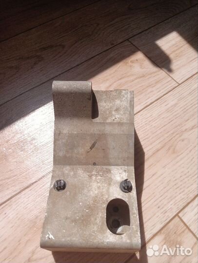 Кронштейн кпп Volvo S60 8881673