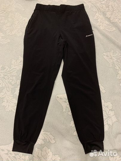 Спортивные штаны и футболка