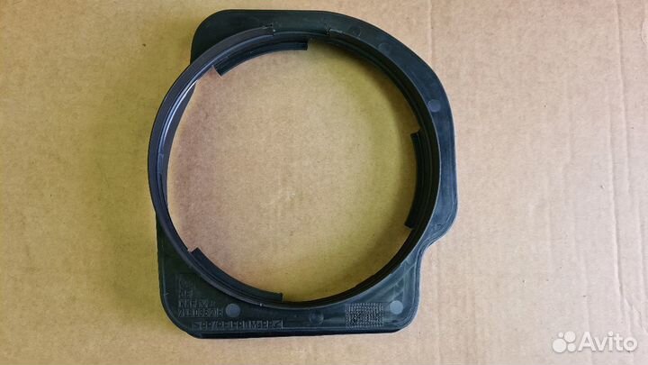Накладка на динамик передняя правая VW Touareg