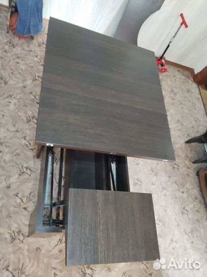 Стол, пеленальный столик, кроватка детская