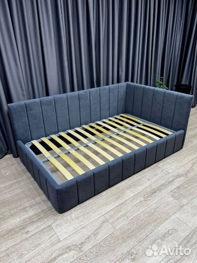 Кровать с подъемным механизмом