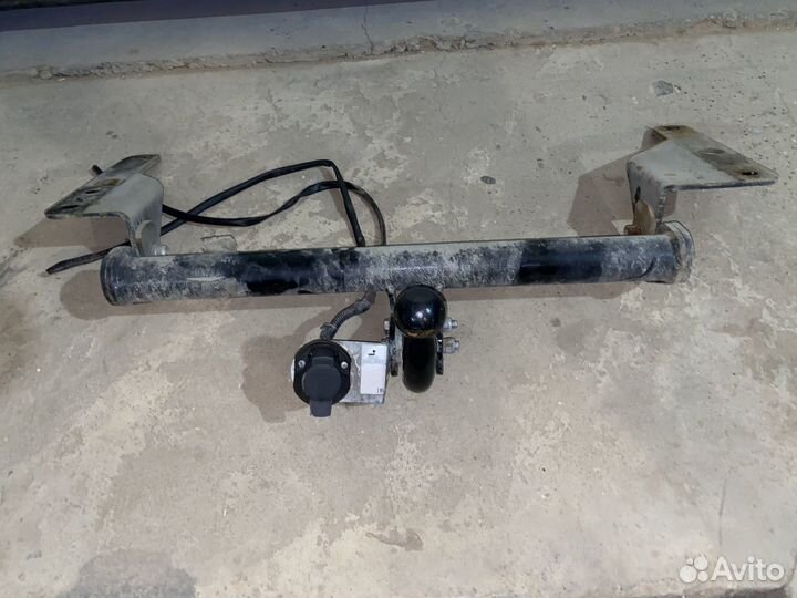 Фаркоп на toyota corolla 150