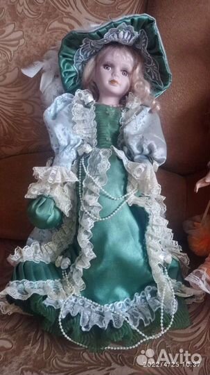 Кукла фарфоровая