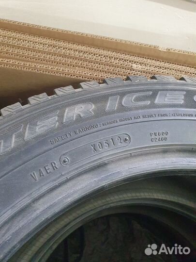 Dunlop SP Winter Ice 01 215/60 R17 96T