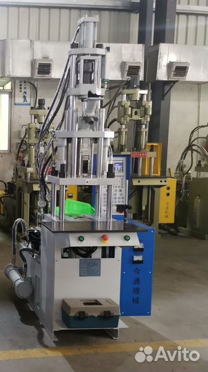 Вертикальный термопластавтомат (тпа) 20 тонн