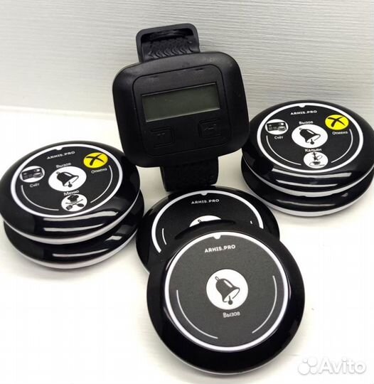 Кнопка вызова персонала и табло для официантов