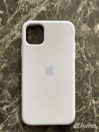 Чехлы на iPhone 11