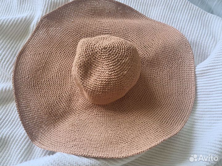 Шляпа женская из рафии