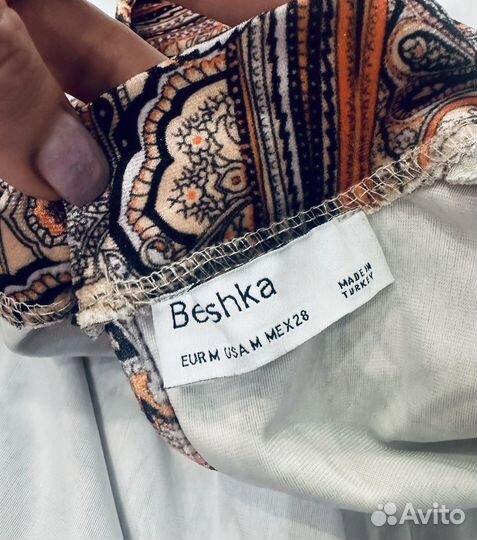 Интересное платье с чокером Bershka