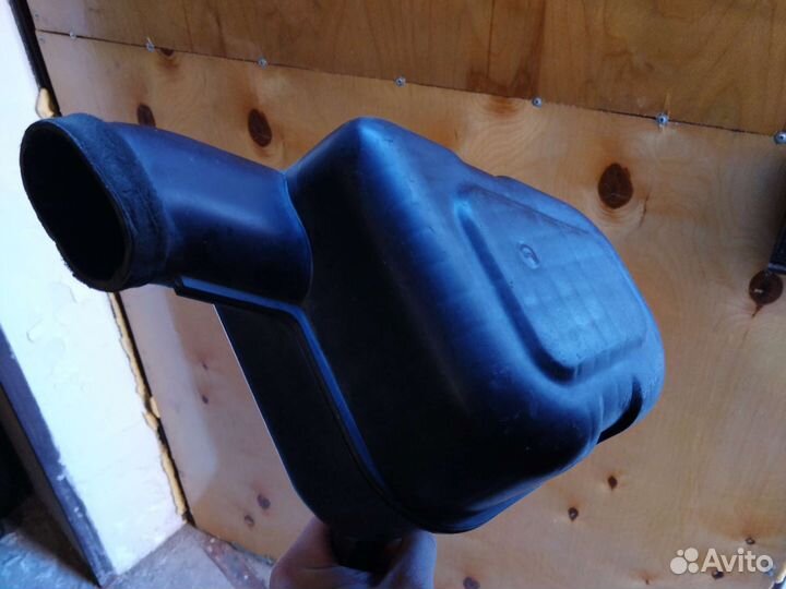 Резонатор воздушного фильтра Toyota Harrier