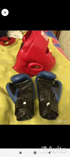 Перчатки и шлем