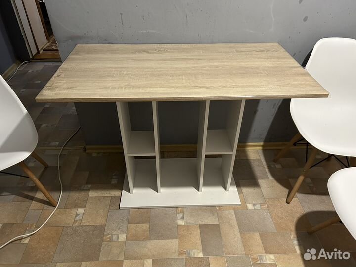 Стол со стульями