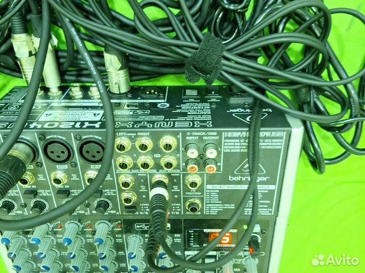 Микшерный пульт behringer
