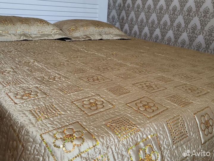 Покрывало на кровать новое