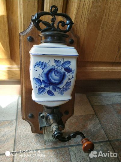 Кофемолка настенная под Гжель