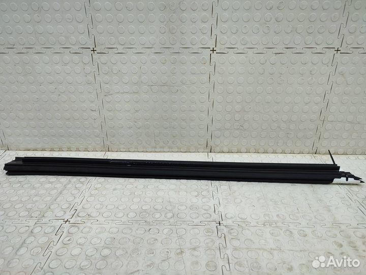 Уплотнитель стекла двери задний правый Lexus Rx 4