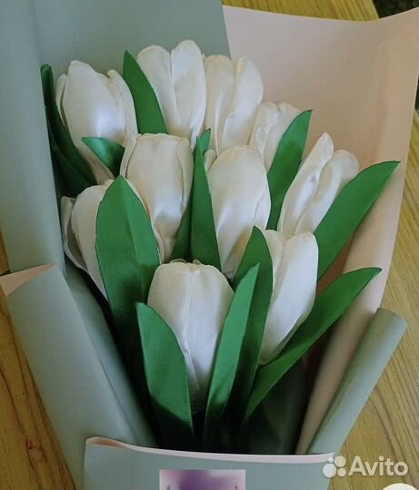 Букеты из атласных/синельных роз,тюльпанов и т.д