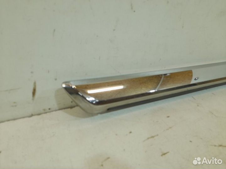 Молдинг двери передний левый Toyota Land Cruiser