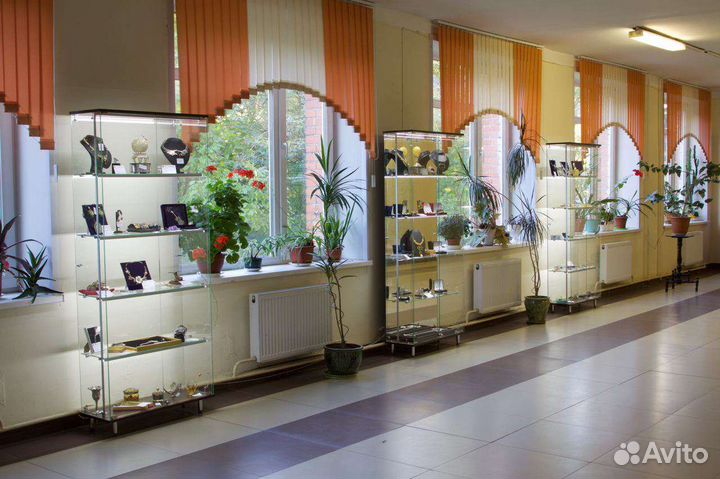 Витрина стеклянная