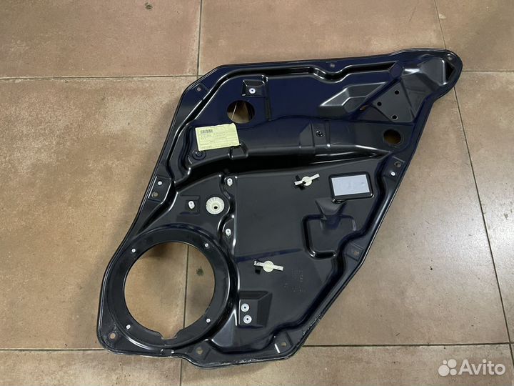 Задний стеклоподъемник правый mercedes w164