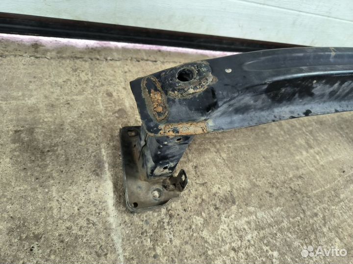 Усилитель переднего бампера Volkswagen Polo V