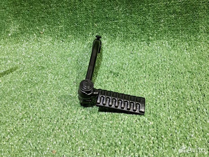 Заводная лапка на скутер 150 CC