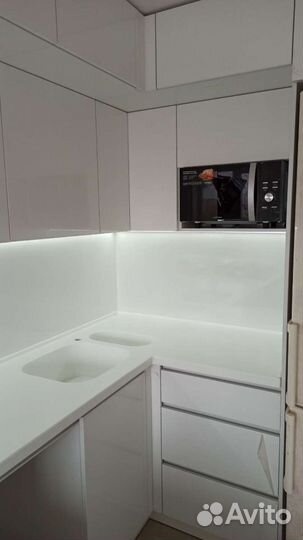 Столешницы из листового камня для кухни