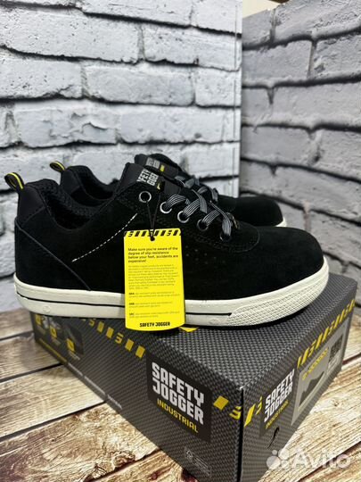 Рабочие кроссовки Safety jogger. Спецодежда