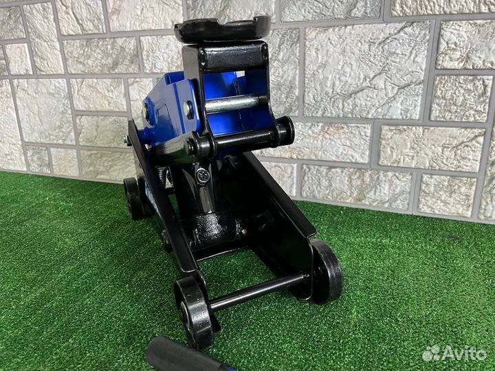 Домкрат подкатной 2.5 тонны для джипов