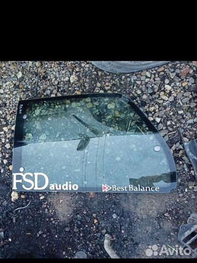 Задняя левая форточка Peugeot 106 купе