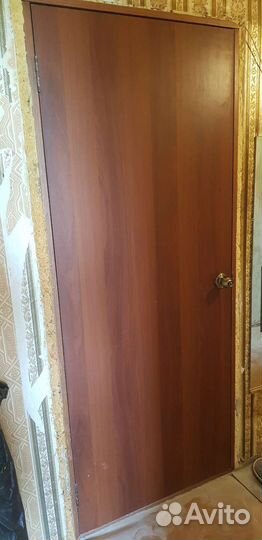 Дверь входная деревянная с коробкой