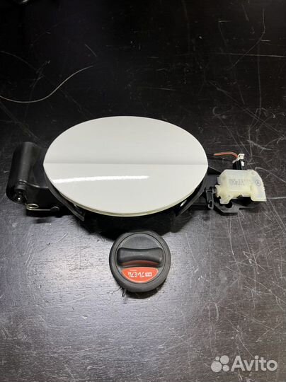 Лючок бензобака мерседес w219 цвет 960U